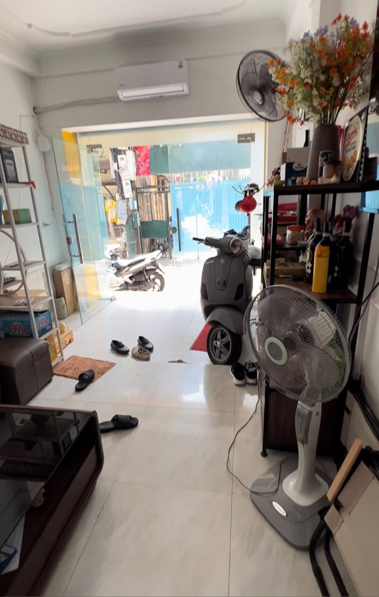Cho thuê nhà riêng 3PN, 3WC, 32m2 tại Phố Láng Hạ, Đống Đa, Hà Nội chỉ với 16,5 triệu VND - Ảnh chính